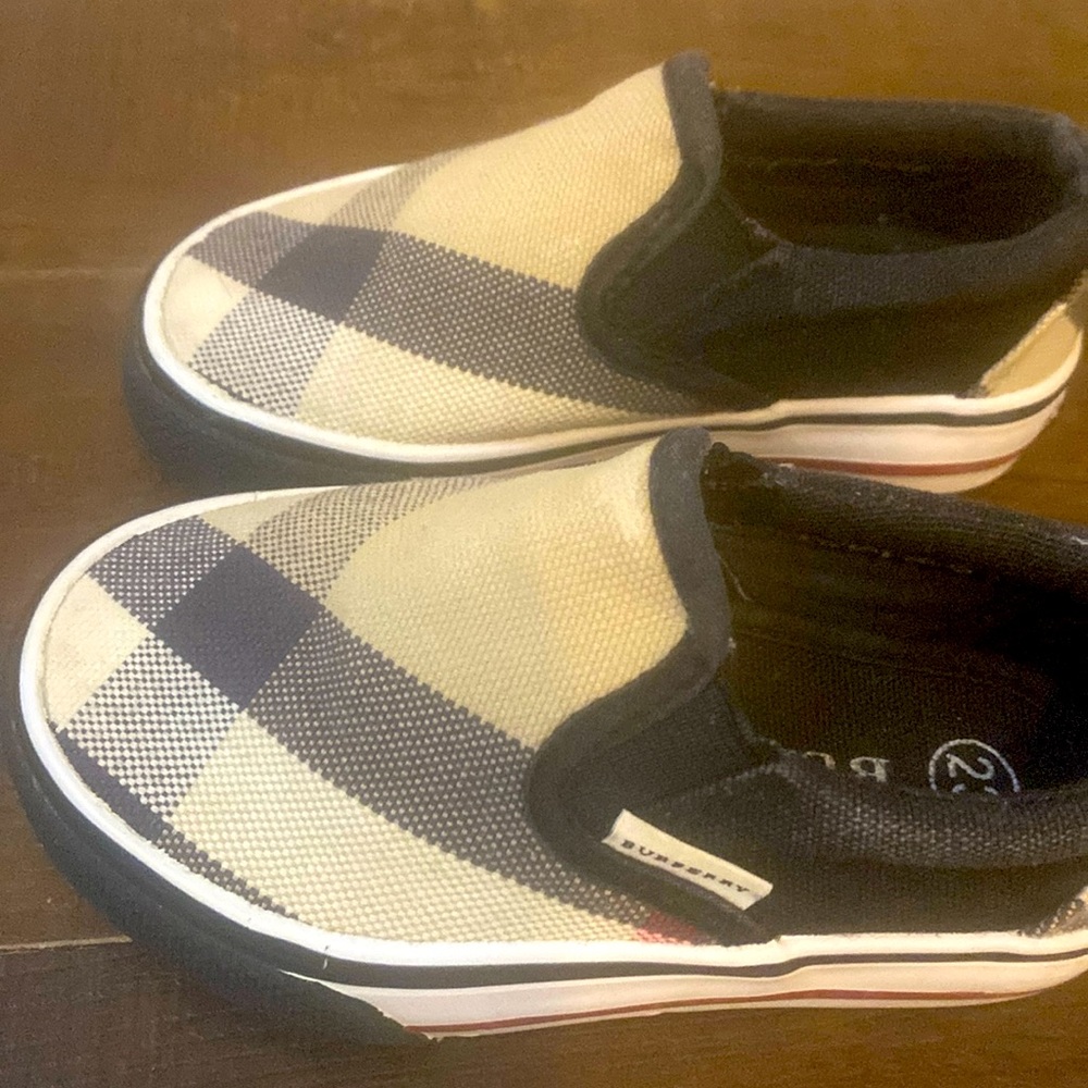 Burberry baby shoes size 23 (US 6) good condition